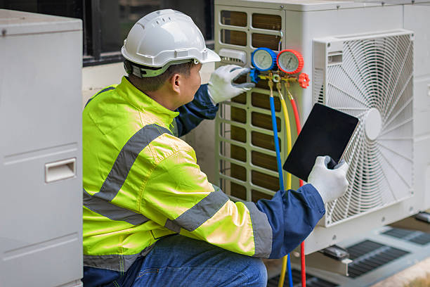 Professional Hvac technician working in Eastland, TX